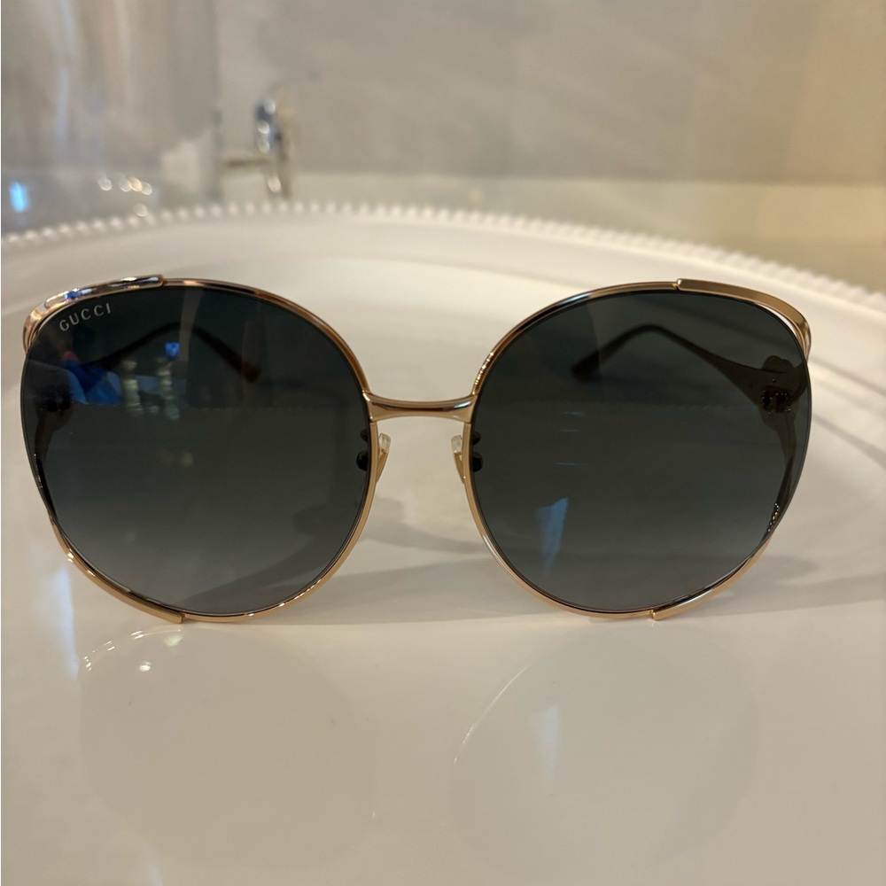 Gucci Black and Gold Round Sunglasses